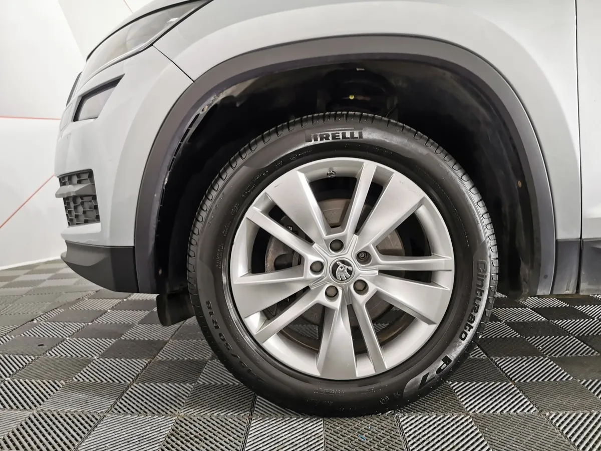 Skoda Kodiaq 2.0 TDI DSG 4X4 (150 л.с.) Серебристый в АВИЛОН. Слайд №9