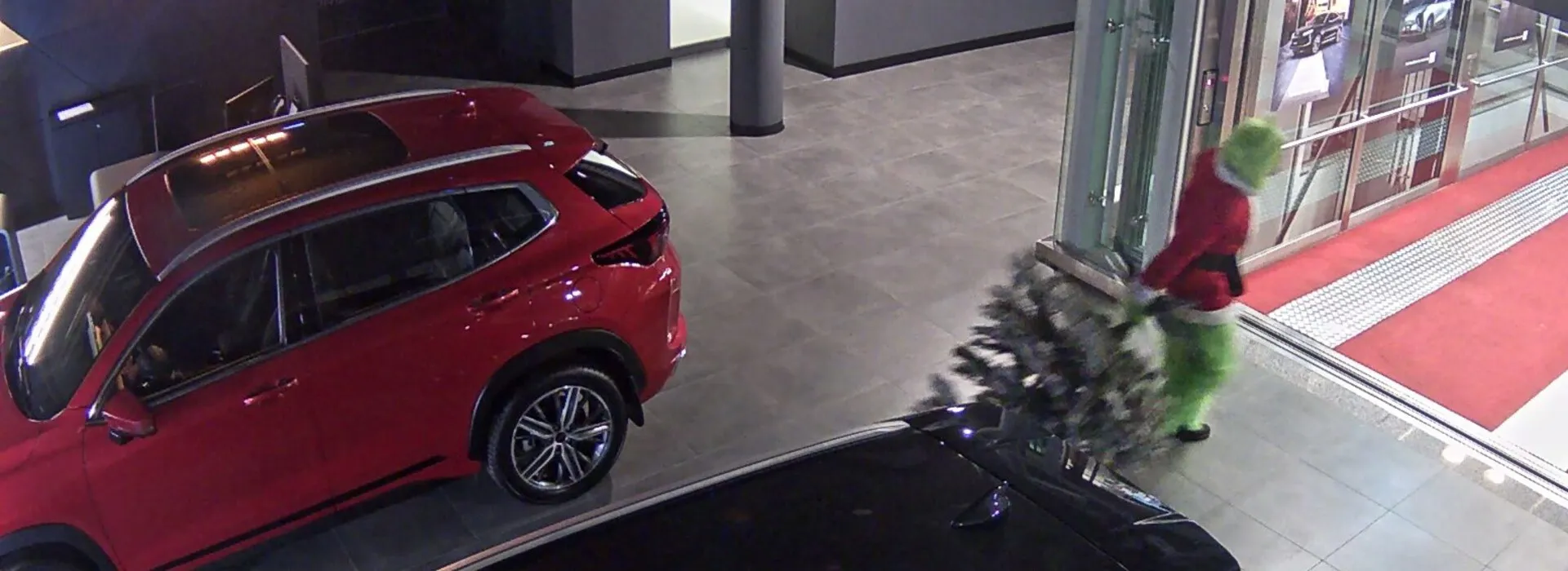 В EXEED Центр Авилон украли елку!