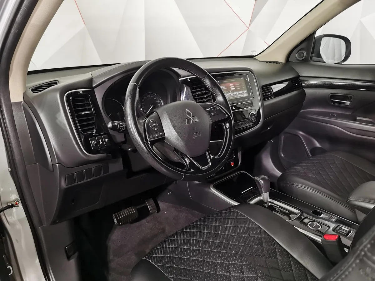 Mitsubishi Outlander 2.0 MIVEC CVT 4WD (146 л.с.) Invite Серебристый в АВИЛОН. Слайд №18
