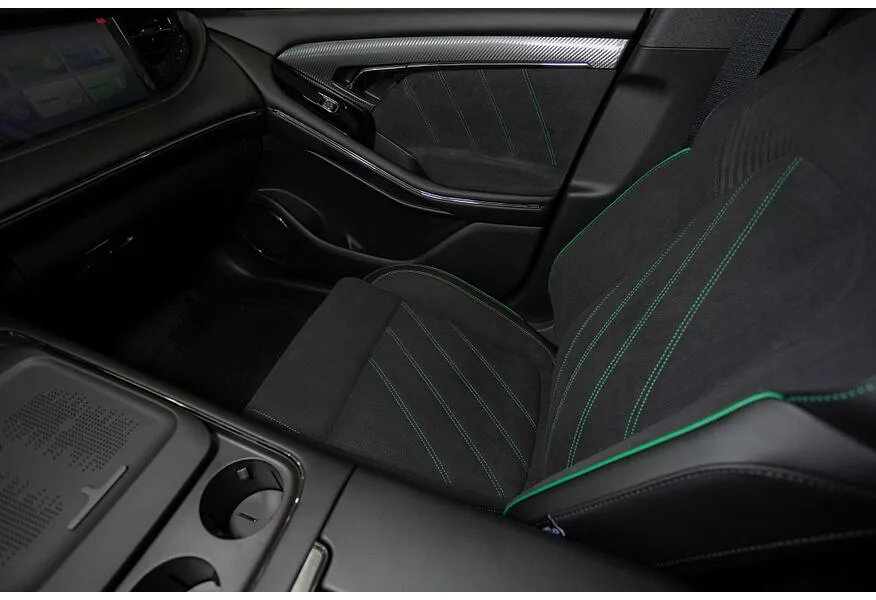 Voyah Free EVR 1.5 AT AWD (510 л.с.) Sport + Черный в АВИЛОН. Слайд №12