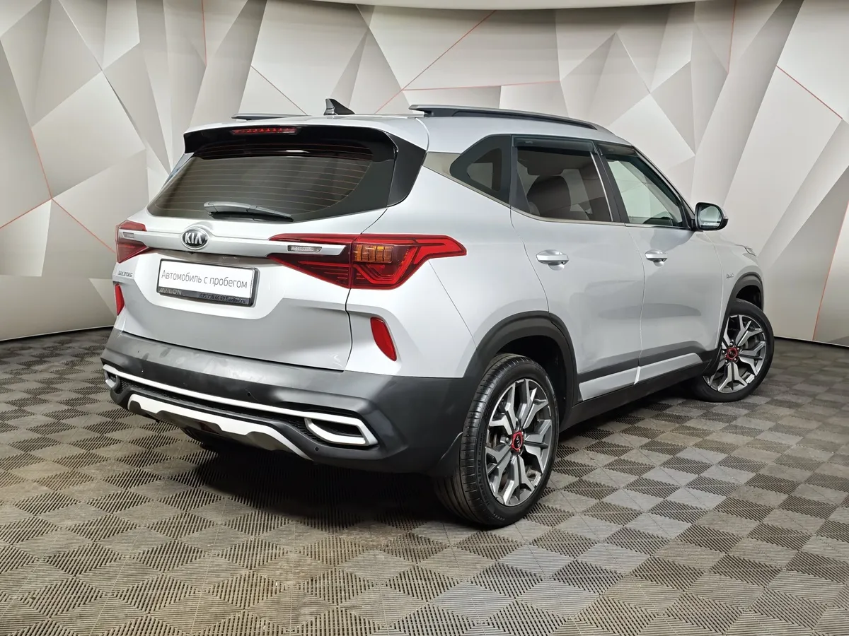Kia Seltos 1.6 MPI AT 4WD (121 л.с.) Luxe Серый в АВИЛОН. Слайд №2