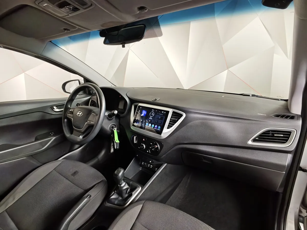 Hyundai Solaris 1.4 MT (100 л.с.) Comfort Серебристый в АВИЛОН. Слайд №13