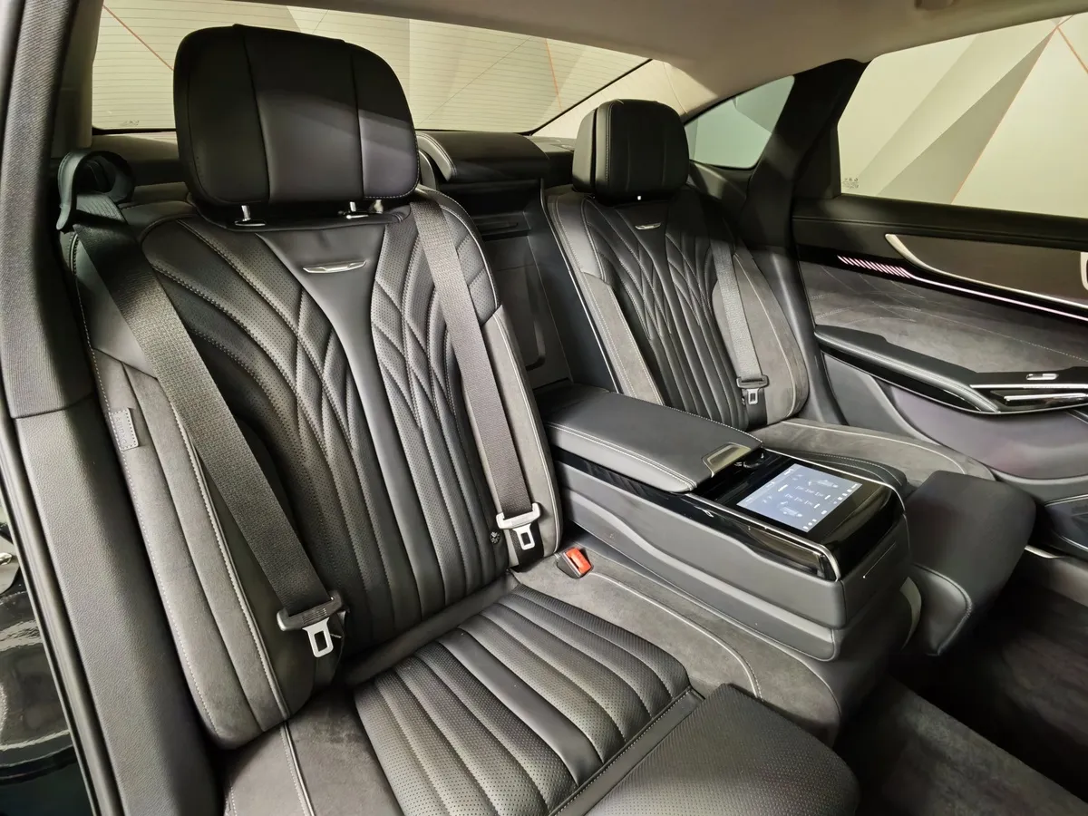 Hongqi H9 2.0 DCT RWD (245 л.с.) FL Делюкс Черный в АВИЛОН. Слайд №16