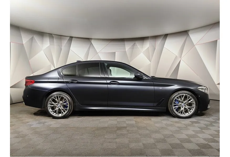 BMW 5 серия 530d xDrive Steptronic (249 л.с.) M Sport Pro Черный в АВИЛОН. Слайд №6