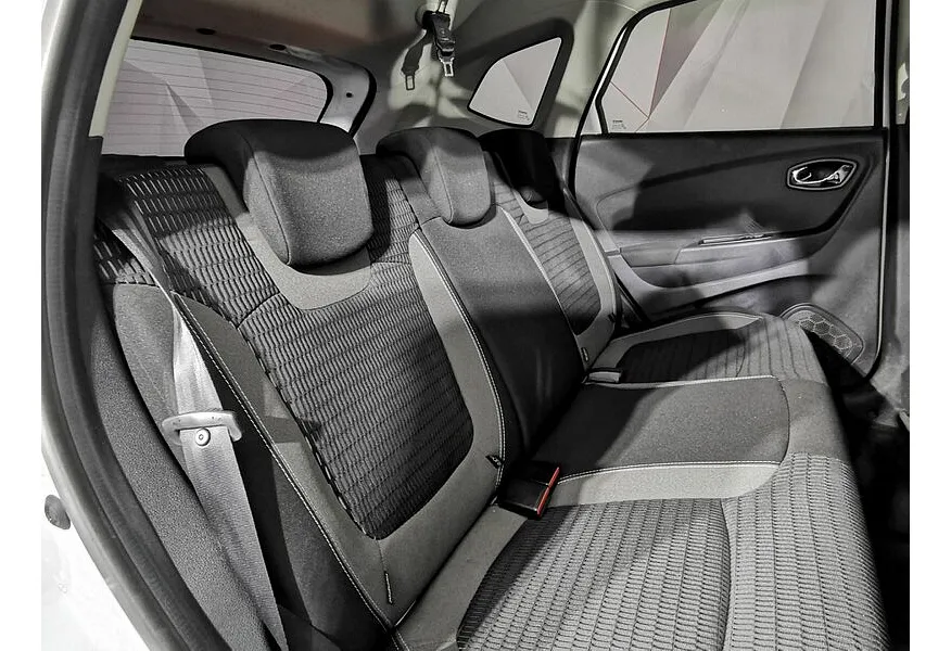 Renault Kaptur 2.0 AT AWD (143 л.с.) Белый в АВИЛОН. Слайд №16