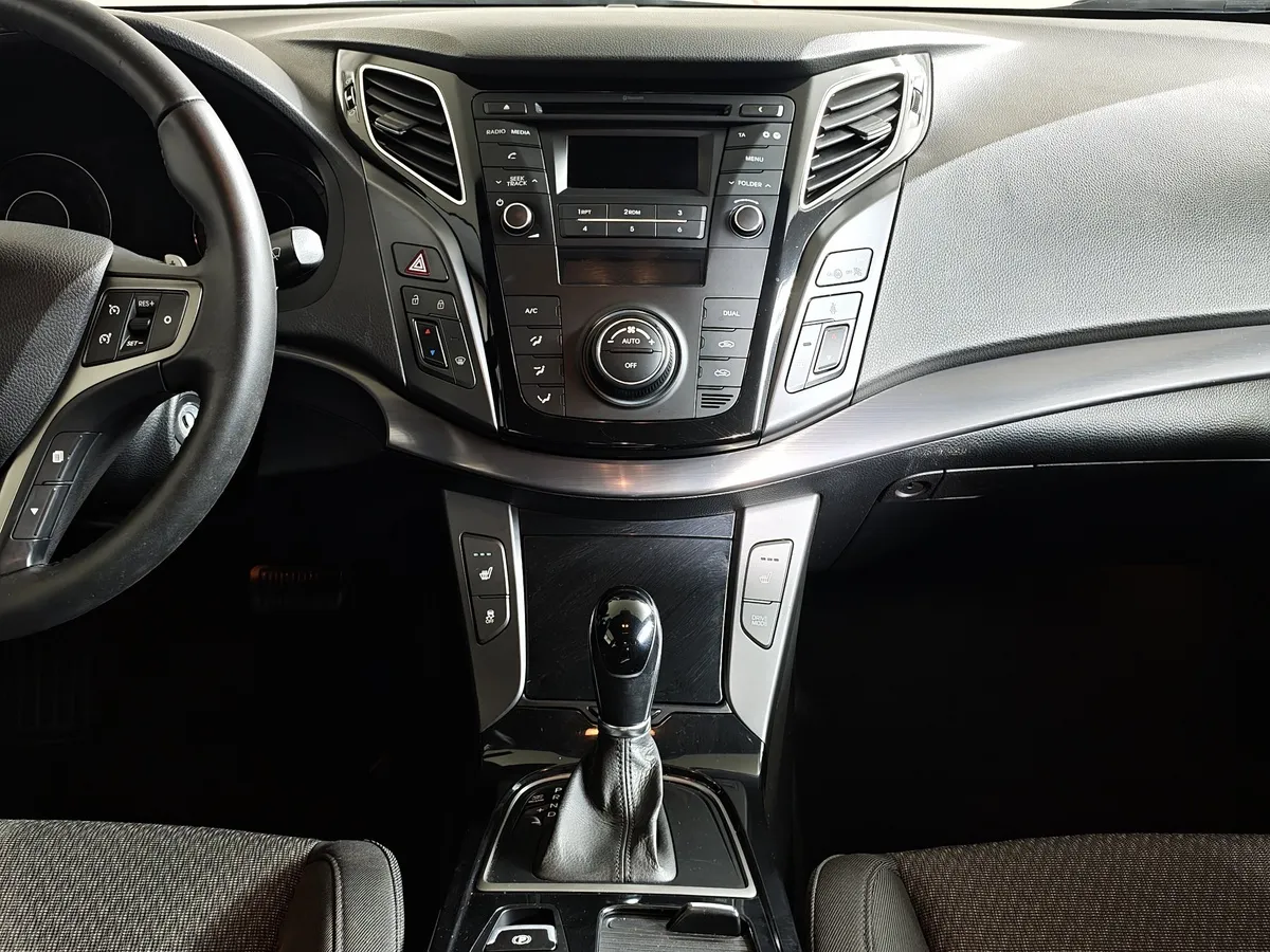 Hyundai i40 2.0 AT (150 л.с.) Comfort Синий в АВИЛОН. Слайд №15