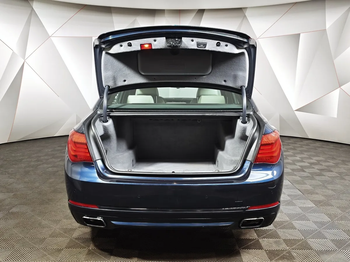 BMW 7 серия 740i AT (320 л.с.) Синий в АВИЛОН. Слайд №9