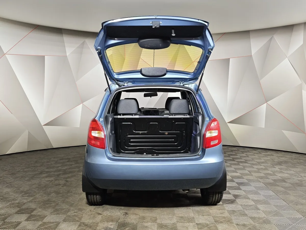 Skoda Fabia 1.2 MT (70 л.с.) Голубой в АВИЛОН. Слайд №12