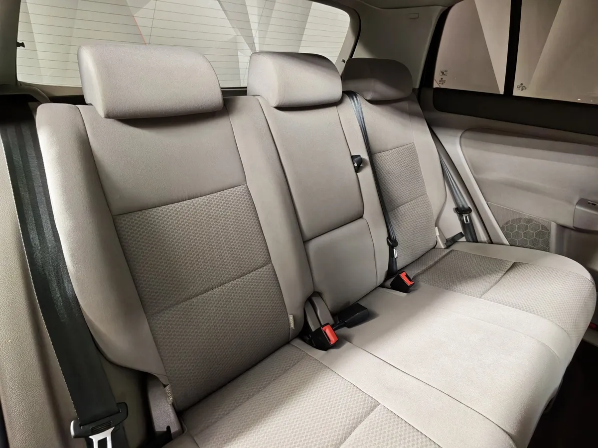 Volkswagen Golf 1.6 MT (102 л.с.) Trendline Черный в АВИЛОН. Слайд №16