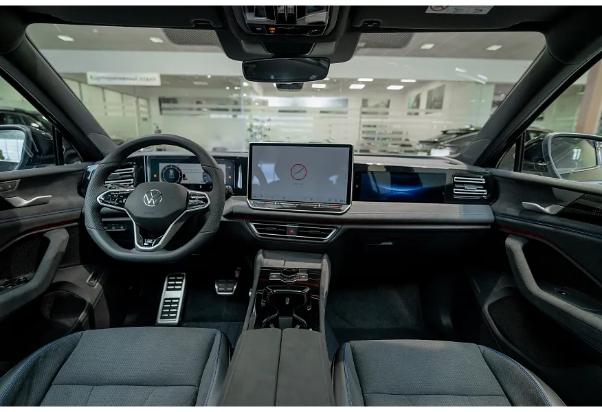 Volkswagen Tiguan 380 TSI 2.0 DSG 4WD (220 л.с.) R-Line Черный в АВИЛОН. Слайд №8