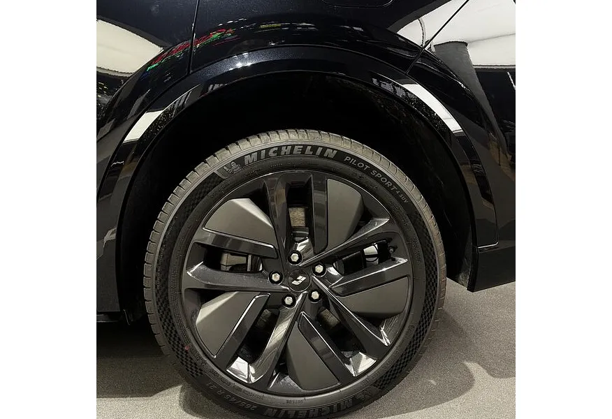 Li Auto L9 1.5 AT 4WD (449 л.с.) Ultra Черный в АВИЛОН. Слайд №18