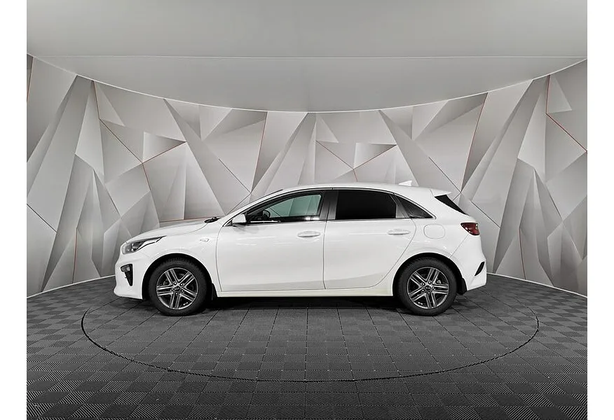 Kia Ceed 1.4 T-GDI AMT (140 л.с.) Comfort Белый в АВИЛОН. Слайд №5