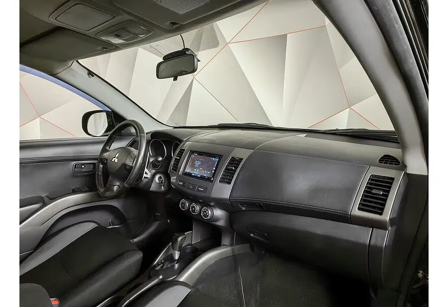 Mitsubishi Outlander 2.0 CVT 2WD (147 л.с.) Черный в АВИЛОН. Слайд №11