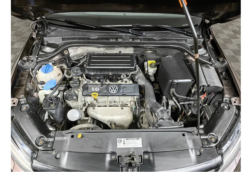 Volkswagen Jetta 1.6 MPI MT (105 л.с.) Comfortline Коричневый в АВИЛОН. Слайд №10 Volkswagen Jetta 1.6 MPI MT (105 л.с.) Comfortline Коричневый в АВИЛОН. Слайд №10