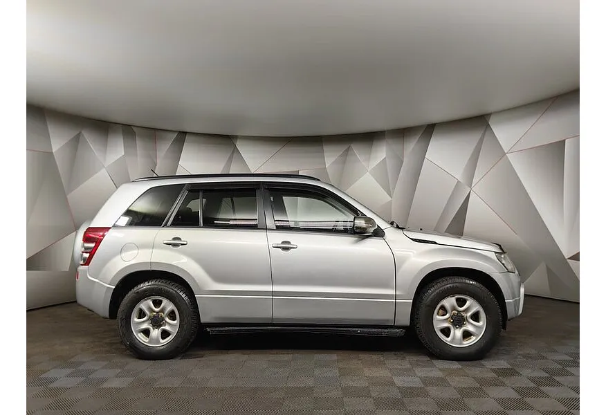 Suzuki Grand Vitara 2.0 AT (140 л.с.) Серый в АВИЛОН. Слайд №6