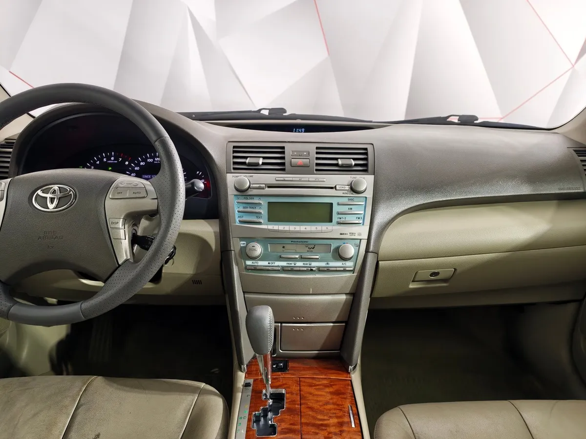 Toyota Camry 2.4 VVT-i AT (167 л.с.) Белый в АВИЛОН. Слайд №14