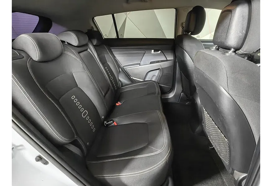 АВИЛОН - Kia Sportage 2.0 AT (150 л.с.) Белый - slide 13