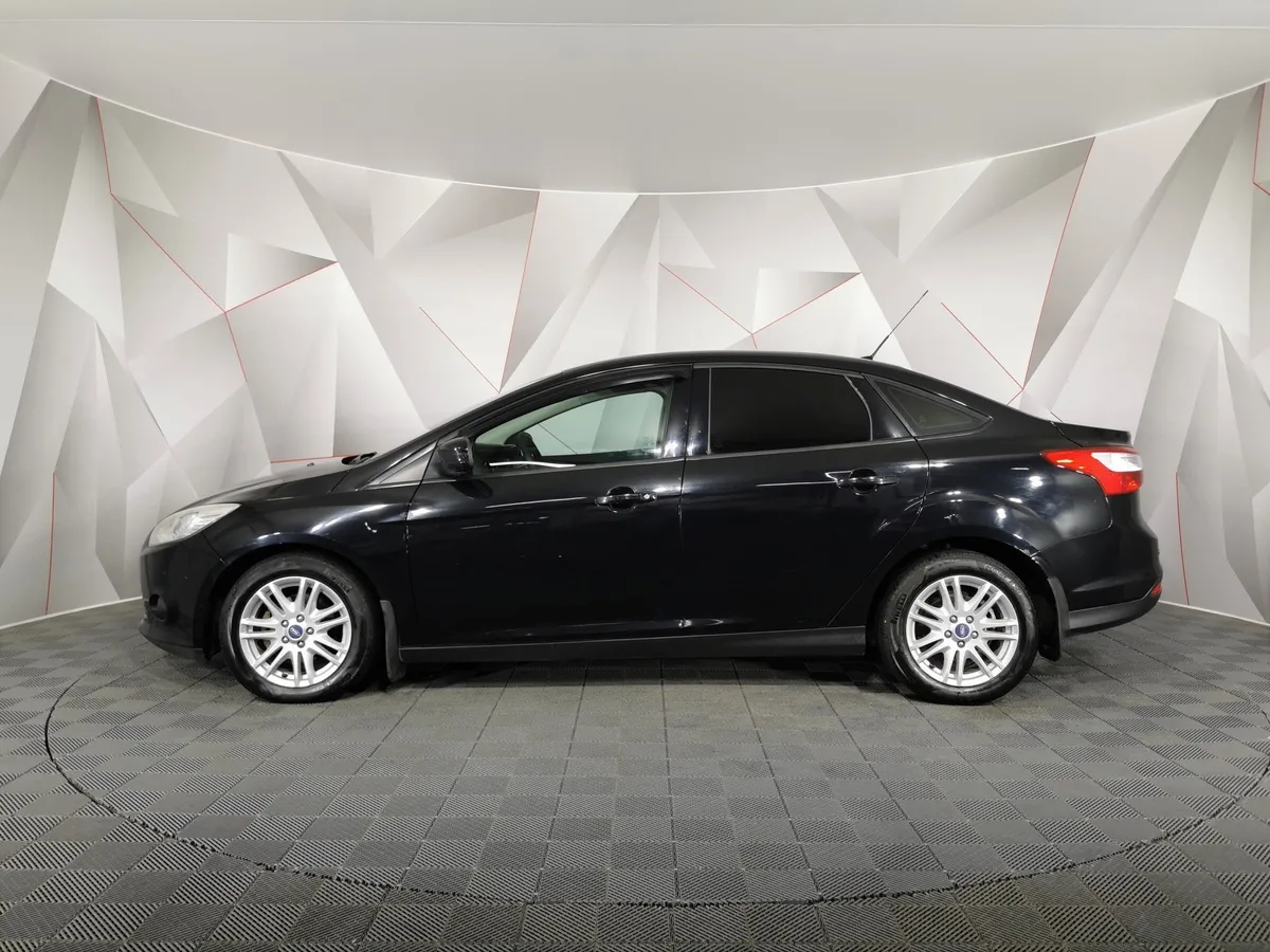 Ford Focus 1.6 PowerShift (125 л.с.) Titanium Черный в АВИЛОН. Слайд №5