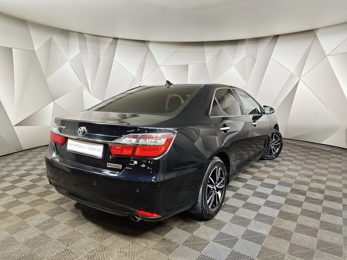Toyota Camry 2.5 AT (181 л.с.) Черный в АВИЛОН. Слайд №2