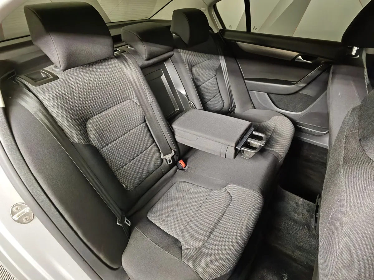 Volkswagen Passat 1.8 TSI DSG (160 л.с.) Серебристый в АВИЛОН. Слайд №17