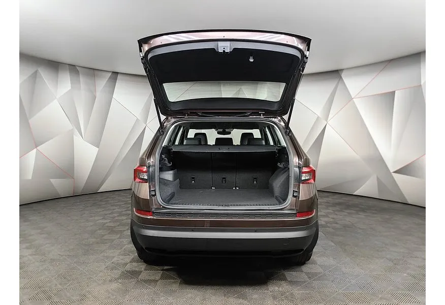 Skoda Kodiaq 2.0 TSI DSG 4X4 (180 л.с.) Коричневый в АВИЛОН. Слайд №11