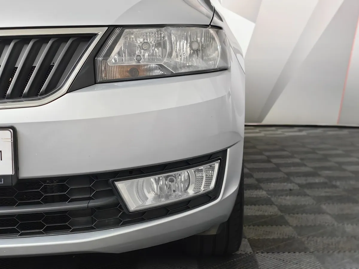 Skoda Rapid 1.6 MT (105 л.с.) Серебристый в АВИЛОН. Слайд №10