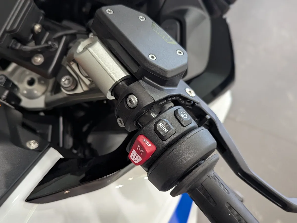 BMW Motorrad R 1300 RS 1300 см³ (145 л.с.) (145) 1300 Белый в АВИЛОН. Слайд №10