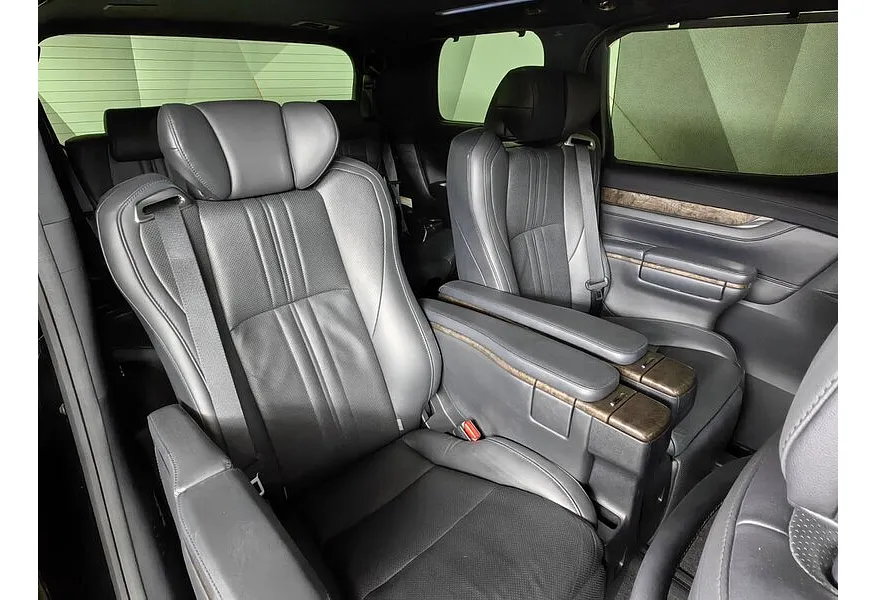 Toyota Alphard 3.5 AT (300 л.с.) Черный в АВИЛОН. Слайд №16