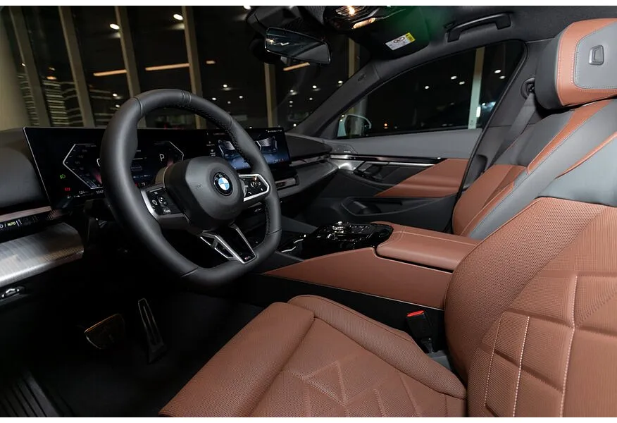 BMW 5 серия 530i xDrive AT (252 л.с.) Серый в АВИЛОН. Слайд №6