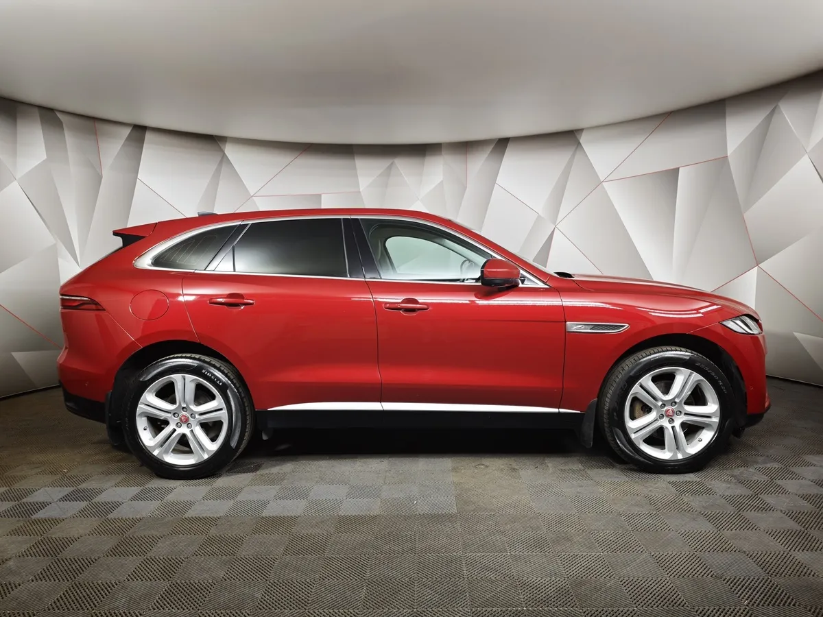 Jaguar F-Pace 2.0P AT AWD (249 л.с.) SE Красный в АВИЛОН. Слайд №4