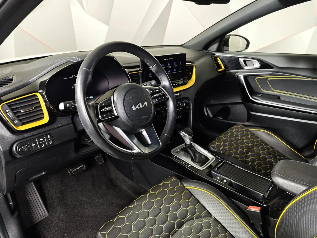 Kia XCeed 1.4 T-GDI (140 л.c.) Premium Plus Белый в АВИЛОН. Слайд №18