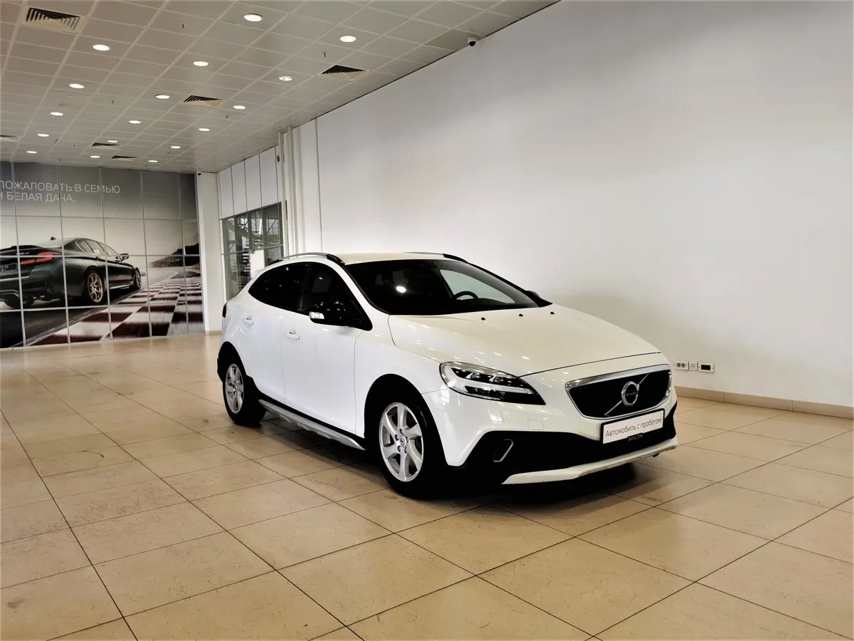 Volvo V40 1.5 T3 Drive-E Geartronic (152 л.с.) Белый в АВИЛОН. Слайд №3