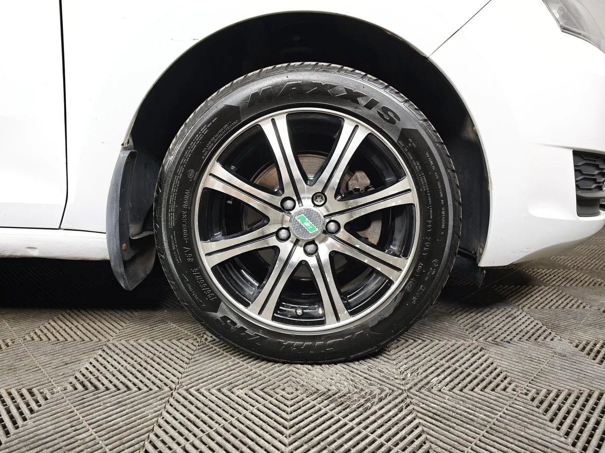 Skoda Rapid 1.6 MT (90 л.с.) Белый в АВИЛОН. Слайд №9