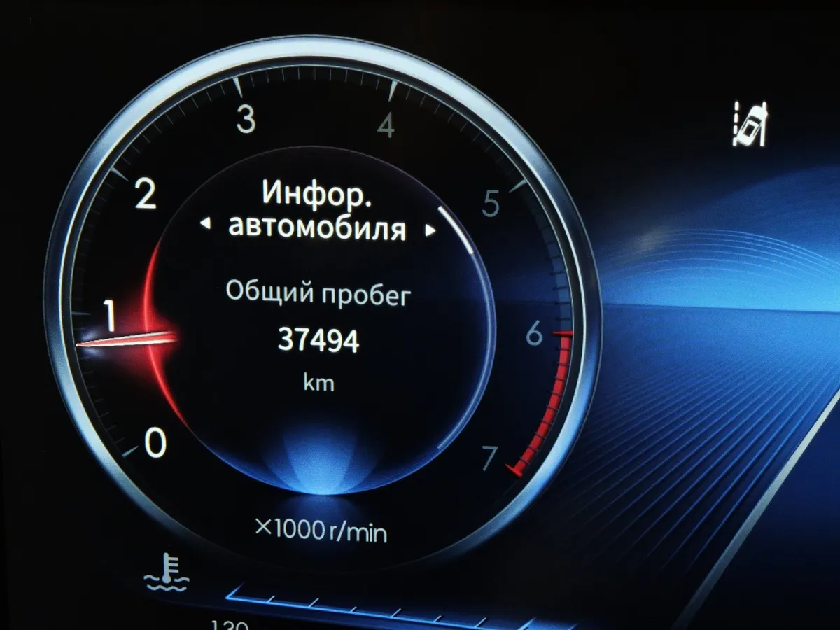 Hongqi H9 2.0T AT (245 л.с.) Делюкс двухцветный Черный в АВИЛОН. Слайд №18