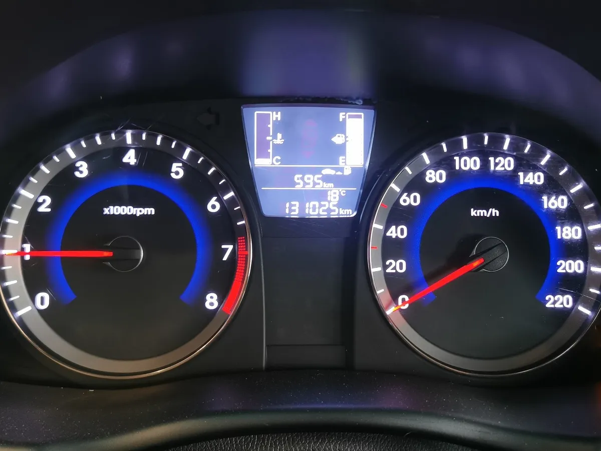 Hyundai Solaris 1.6 MT (123 л.с.) Comfort Коричневый в АВИЛОН. Слайд №17