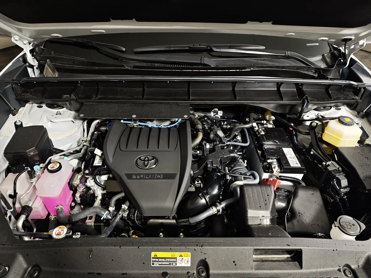 Toyota Highlander 2.0T AT 4WD (248 л.с.) Noble Version Белый в АВИЛОН. Слайд №11