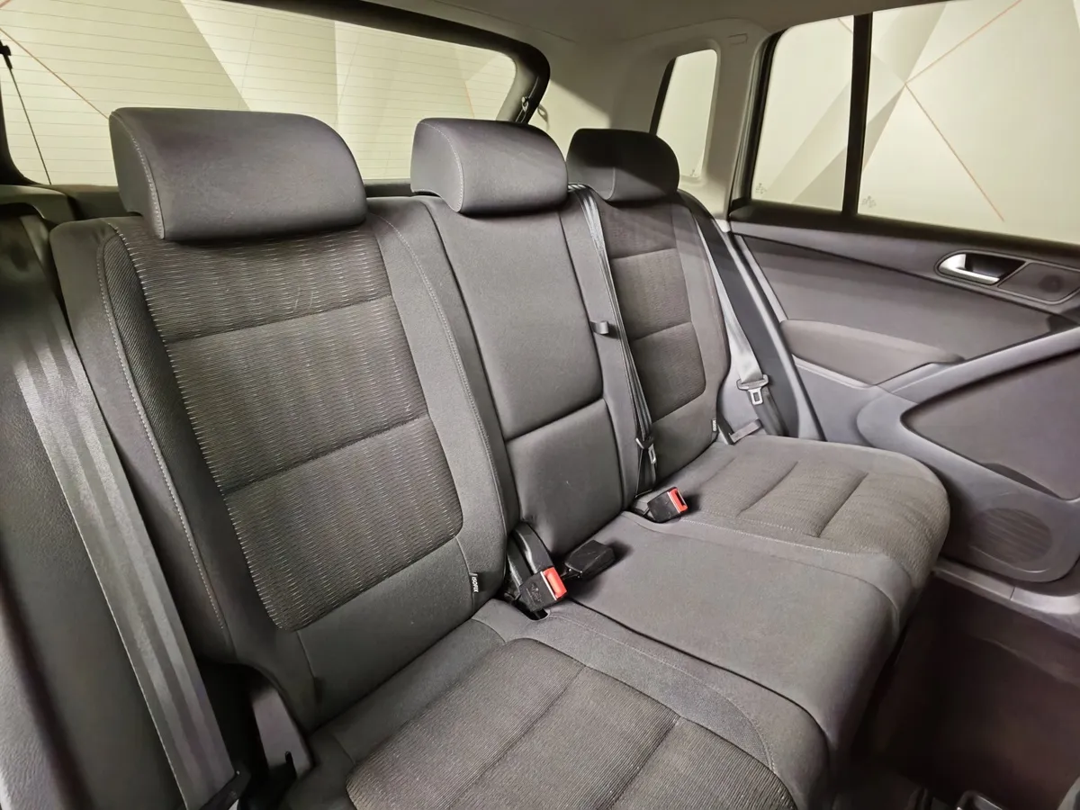 Volkswagen Tiguan 2.0 TSI 4Motion AT (180 л.с.) Sport&Style Серебристый в АВИЛОН. Слайд №16