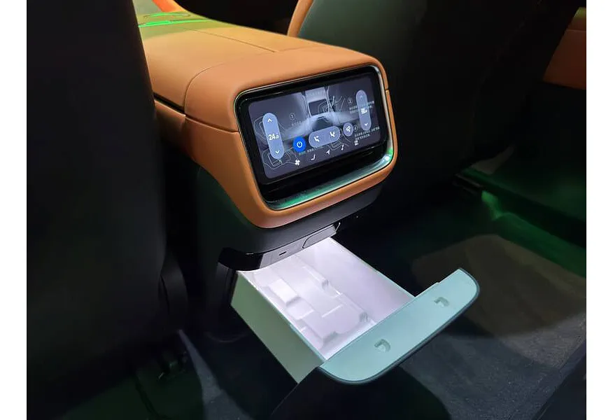 Xiaomi YU7 AT 4WD (690 л.с.) MAX Серый в АВИЛОН. Слайд №15