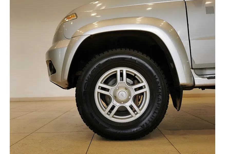 УАЗ Patriot 2.7 MT (135 л.с.) Серебристый в АВИЛОН. Слайд №9