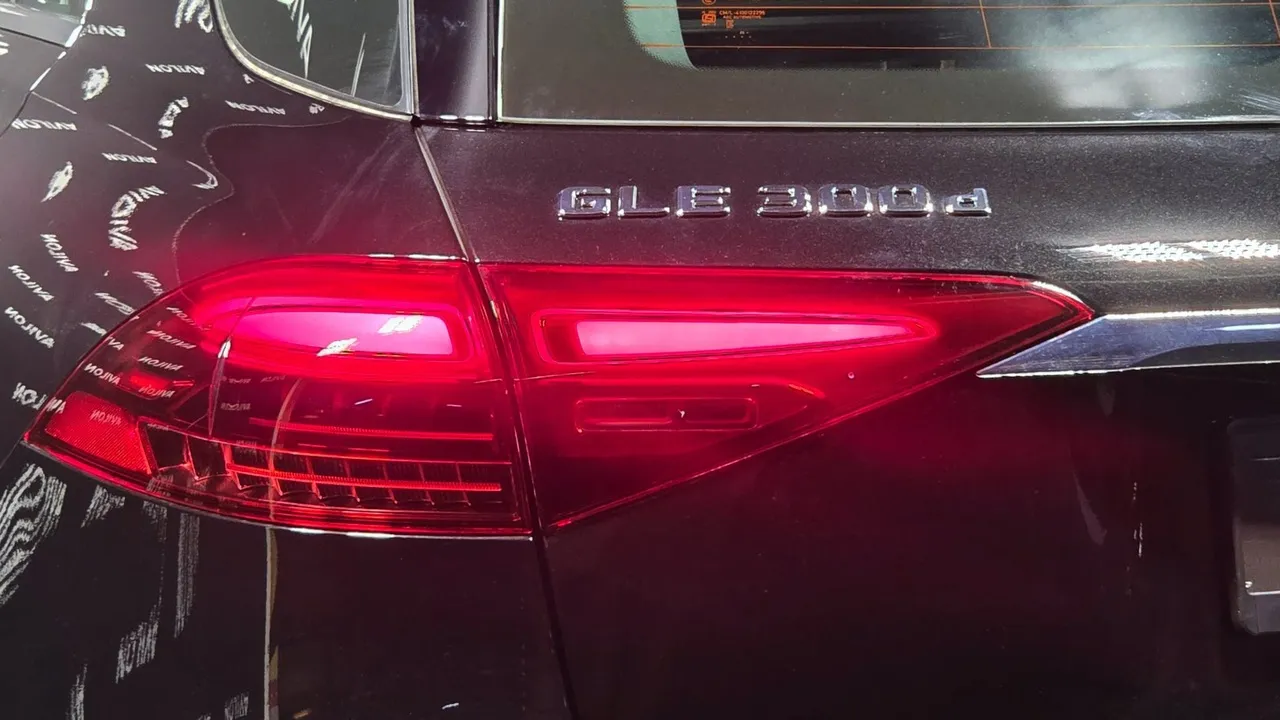 Mercedes-Benz GLE 300d 4MATIC 9G-TRONIC (269 л.с.) Черный в АВИЛОН. Слайд №17