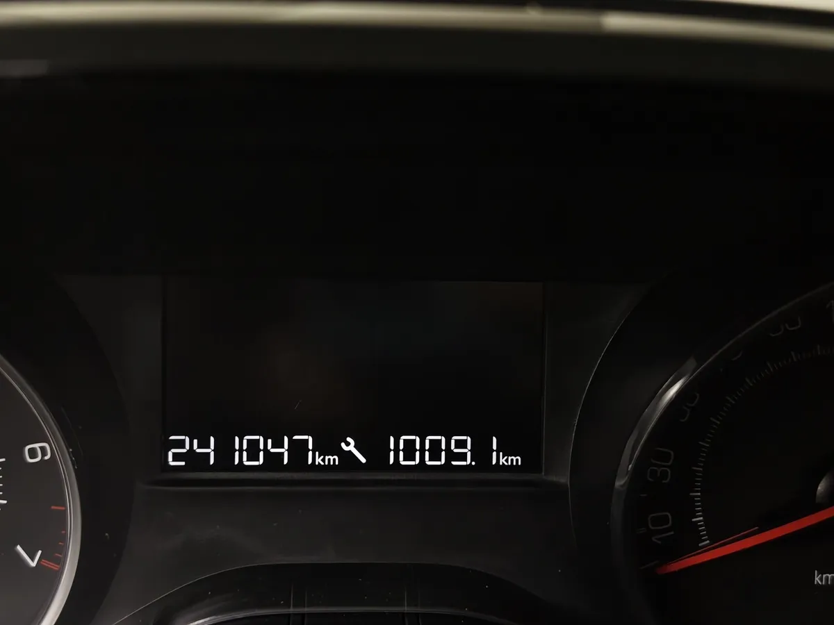 Peugeot 208 1.2 VTi MT (82 л.с.) Белый в АВИЛОН. Слайд №17