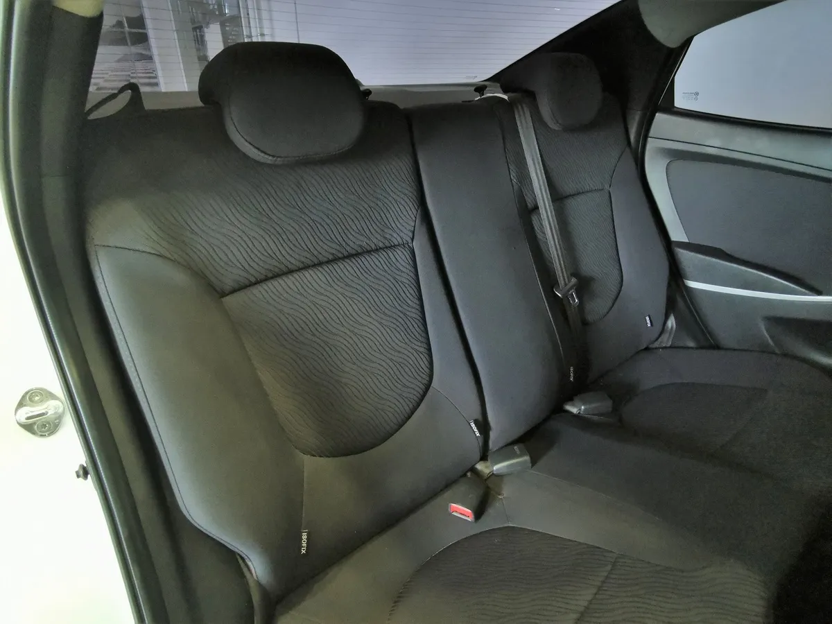 Hyundai Solaris 1.6 MT (123 л.с.) Comfort Белый в АВИЛОН. Слайд №16