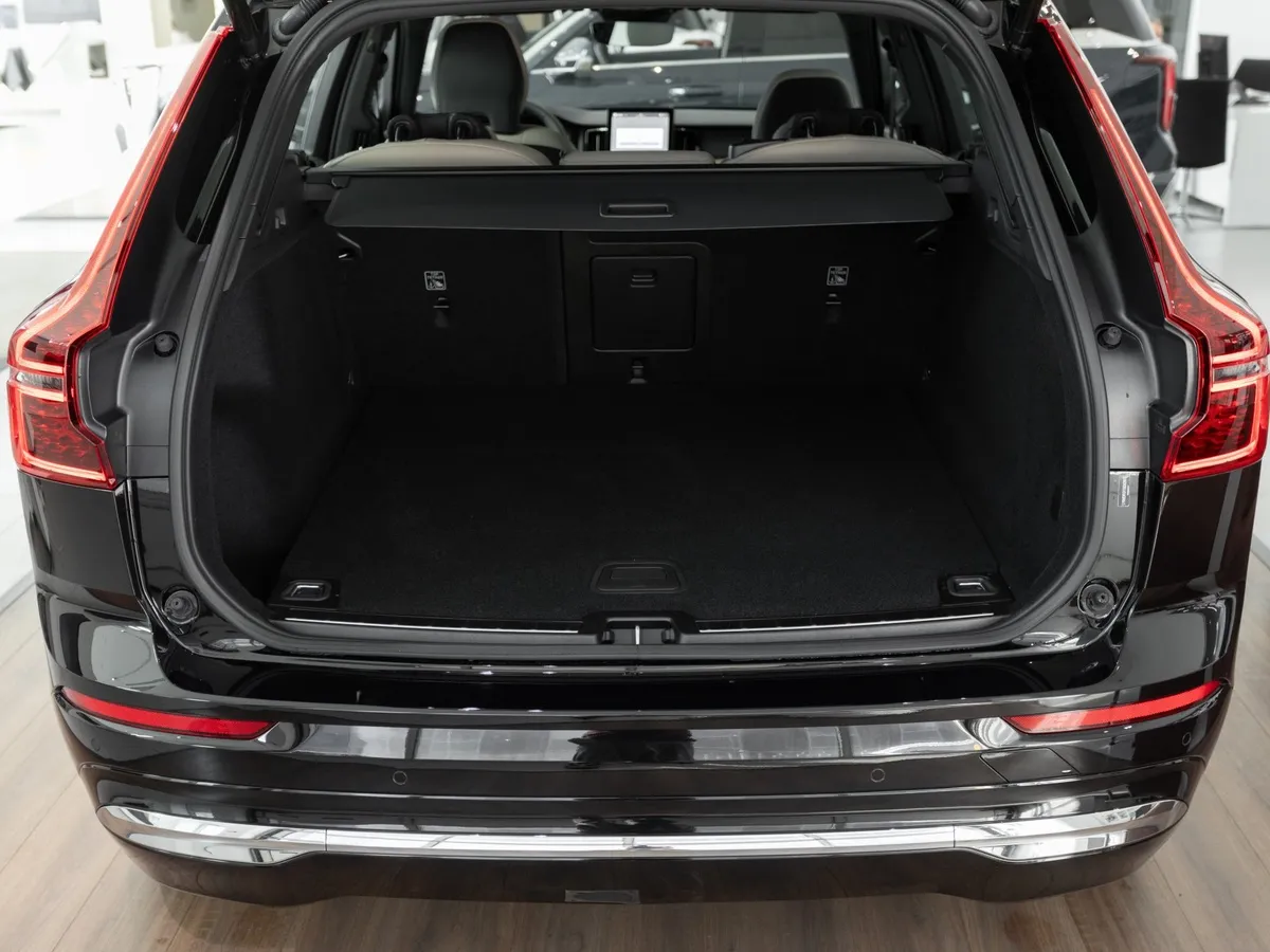 Volvo XC60 2.0 AT AWD (264 л.с.) Luxury Edition Черный в АВИЛОН. Слайд №17