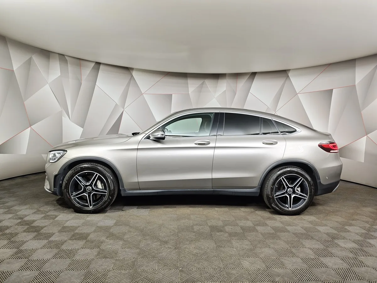 Mercedes-Benz GLC Купе 300 9G-TRONIC 4MATIC (249 л.с.) Sport Серебристый в АВИЛОН. Слайд №5