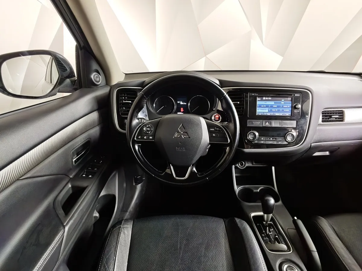Mitsubishi Outlander 2.0 CVT 4WD (146 л.с.) Instyle E29 Белый в АВИЛОН. Слайд №19