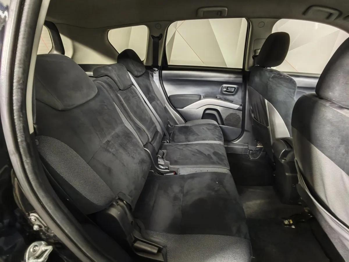 Mitsubishi Outlander 3.0 AT 4WD (223 л.с.) Черный в АВИЛОН. Слайд №10