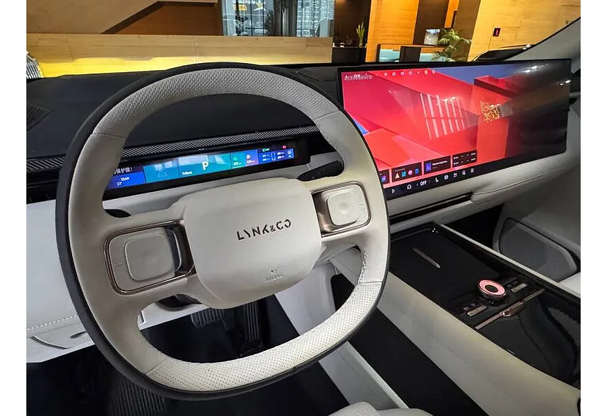 Lynk & Co 900 2.0 AT 4WD (884 л.с.) Discovery Серый в АВИЛОН. Слайд №12