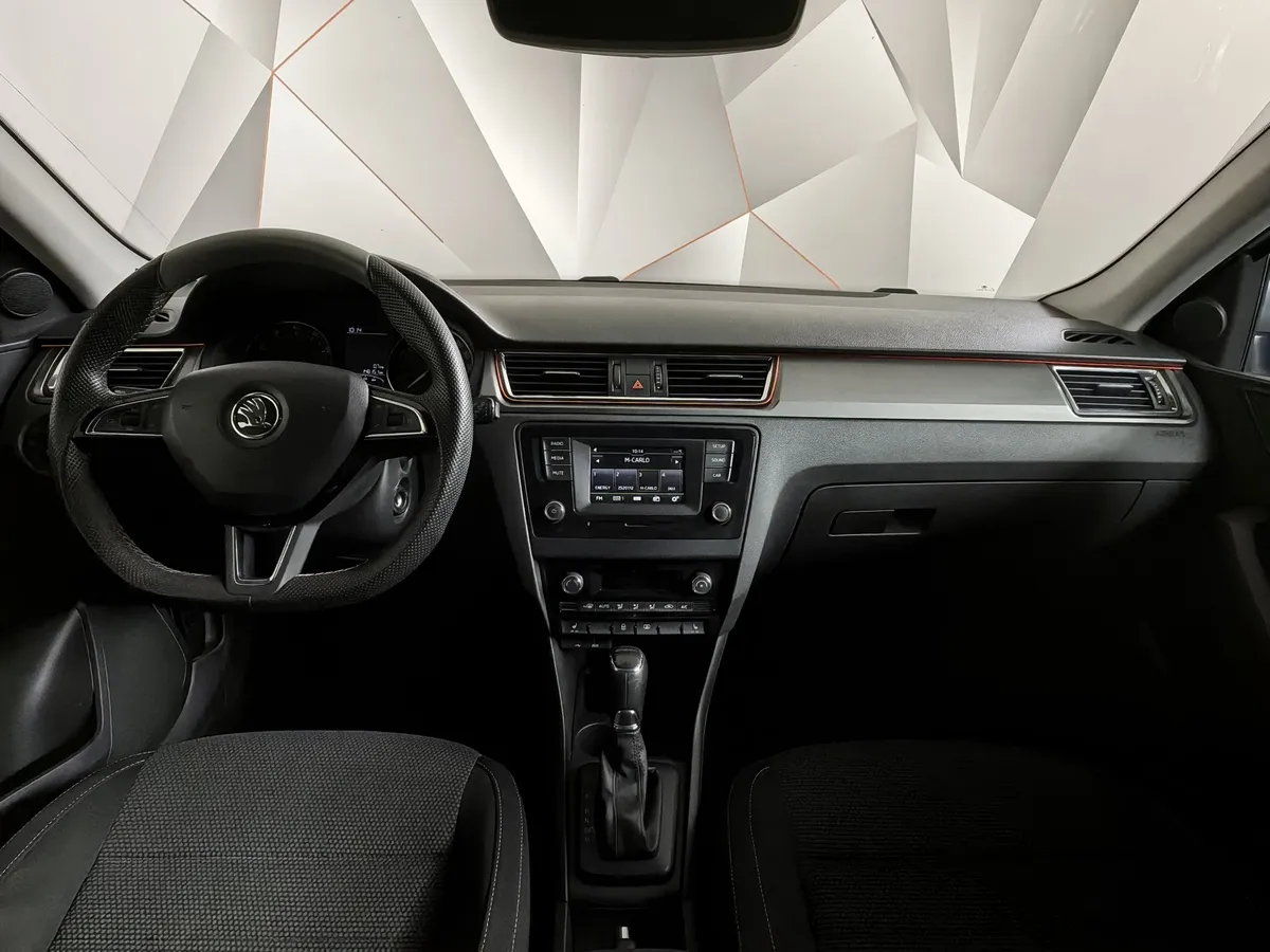 Skoda Rapid 1.6 MT (105 л.с.) Серебристый в АВИЛОН. Слайд №14