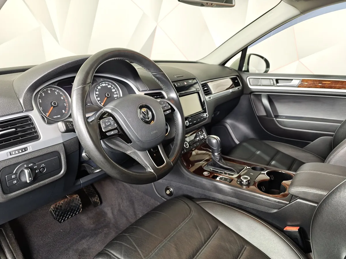 Volkswagen Touareg 3.6 FSI Tiptronic 4Motion (249 л.с.) V6 FSI Белый в АВИЛОН. Слайд №18