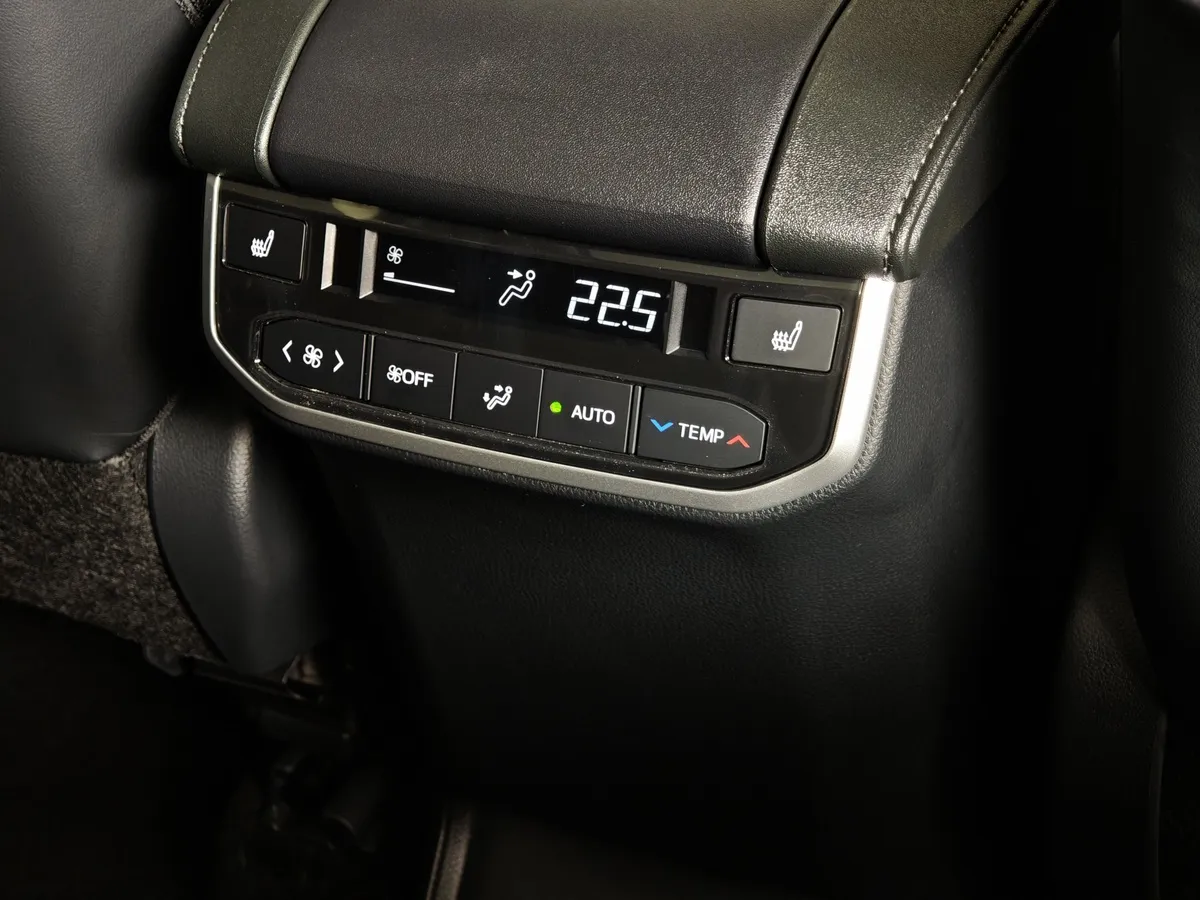 Toyota Highlander 2.0T AT 4WD (248 л.с.) Noble Version Белый в АВИЛОН. Слайд №22
